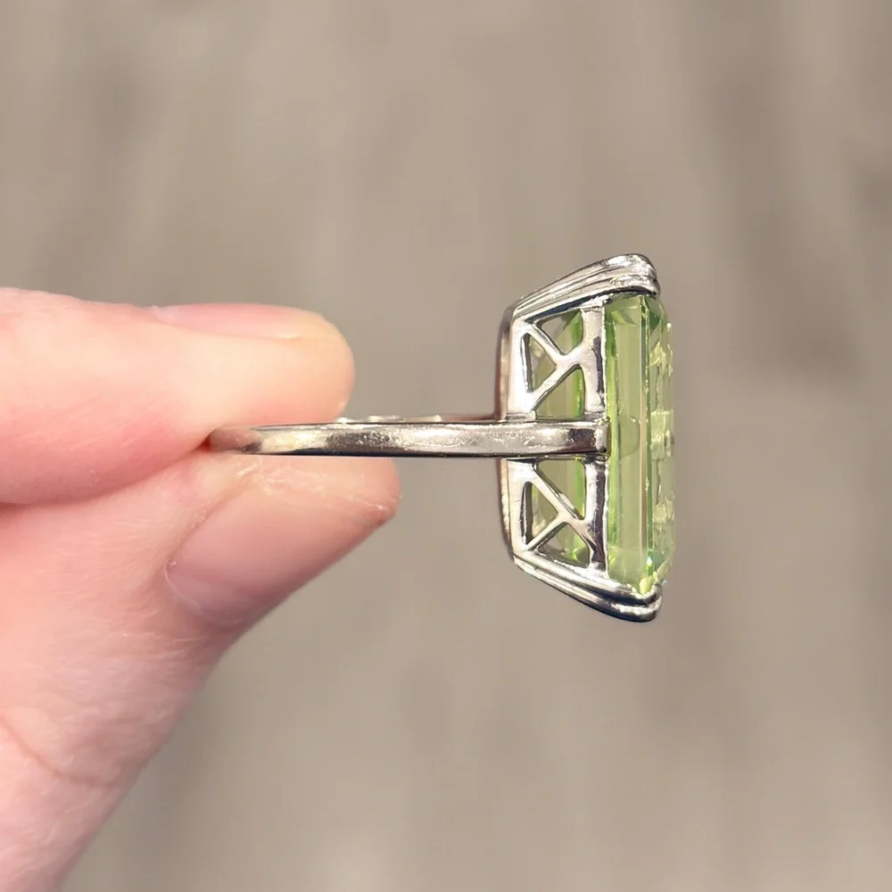 Large Vintage 14K White Gold Synthetic Green Spinel Ring - Size 7.25 - Picture 7 of 11